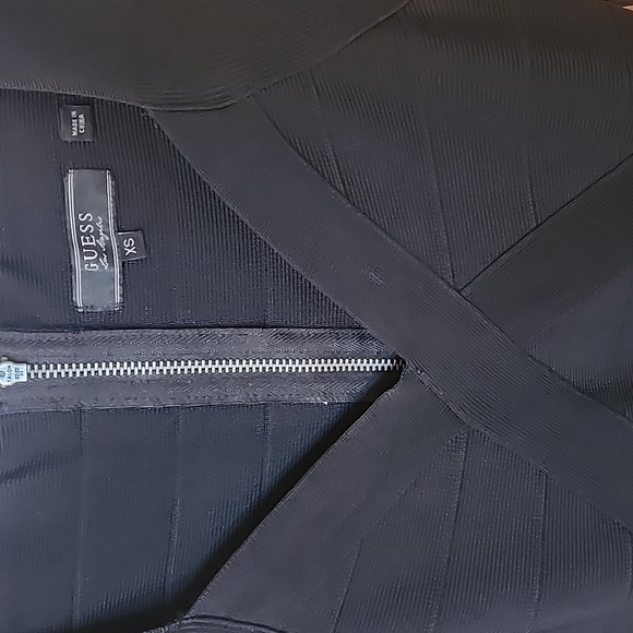 Guess open back, v neck,slim dress size xs - Picture 4 of 5